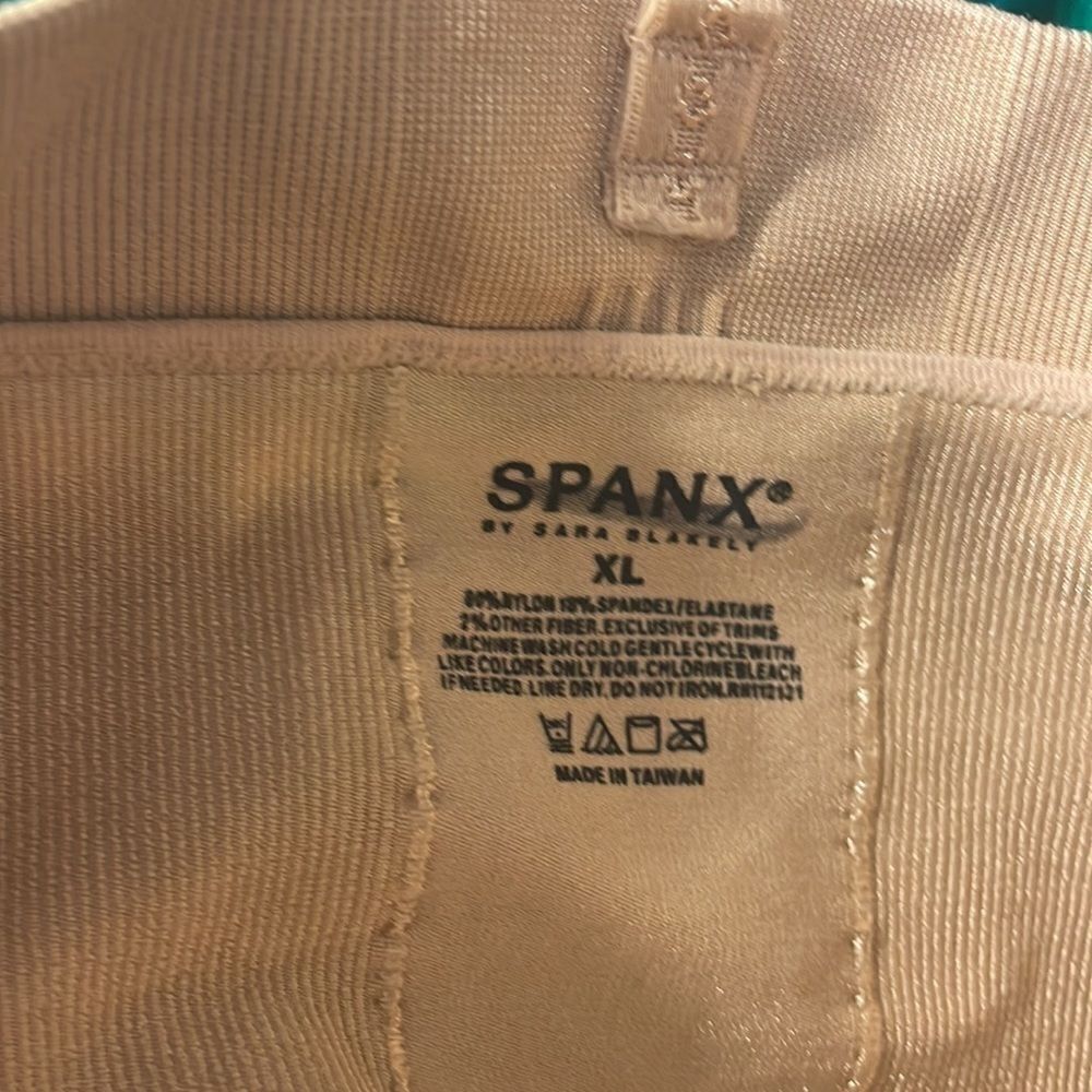 𝅺Spanx for woman - Picture 6 of 7